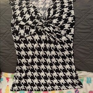 Dressbarn Black and White Houndstooth Blouse